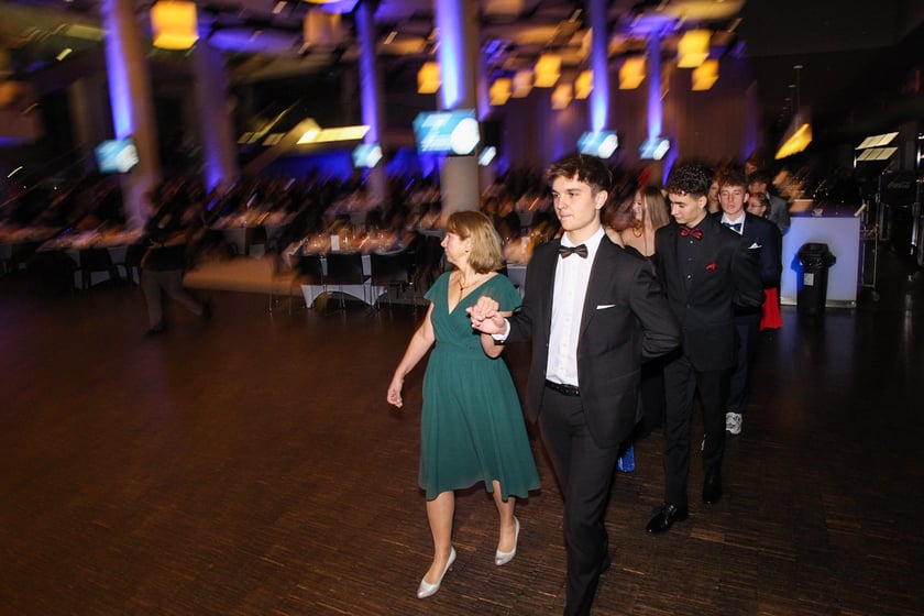 Studni&oacute;wka uczni&oacute;w ostatnich klas Liceum Og&oacute;lnokształcącego nr I im. Danuty Siedzik&oacute;wny &bdquo;Inki&rdquo; we Wrocławiu