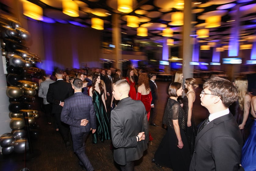 Studni&oacute;wka uczni&oacute;w ostatnich klas Liceum Og&oacute;lnokształcącego nr I im. Danuty Siedzik&oacute;wny &bdquo;Inki&rdquo; we Wrocławiu