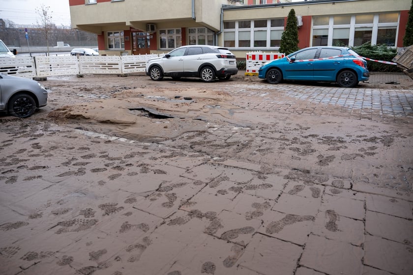 Ekipa remontowa MPWiK na ul. Inowrocławskiej