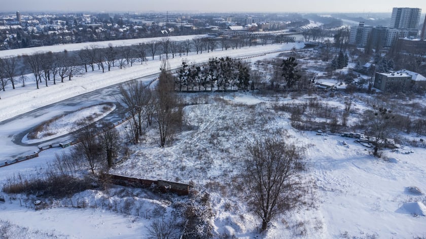 Kleczk&oacute;w - okolice elewatora zbożowego stojącego przy ul. Rychtalskiej
