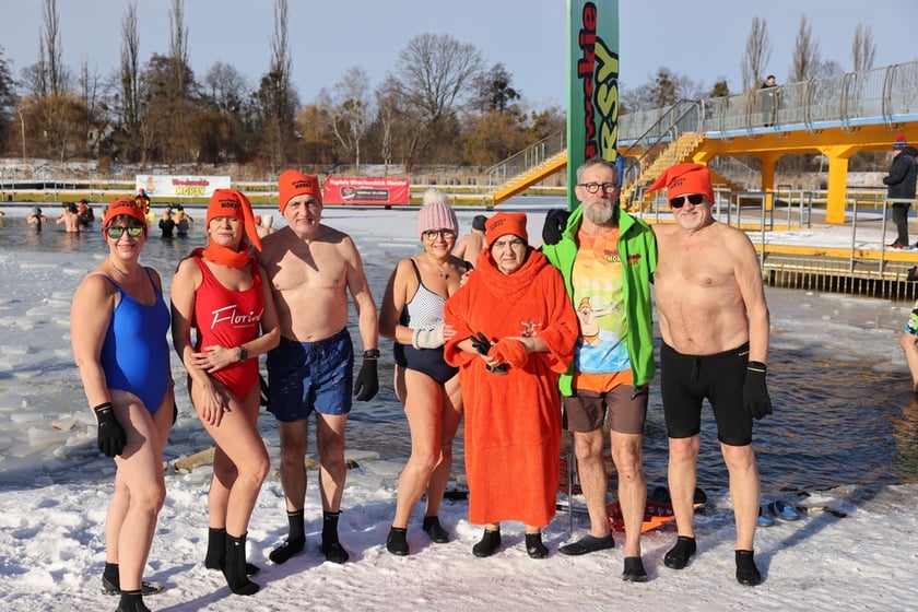 Wrocławskie Morsy świętują Dzień Babci i Dziadk