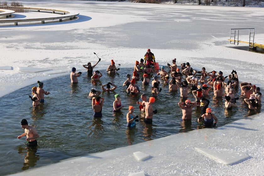 Wrocławskie Morsy świętują Dzień Babci i Dziadk