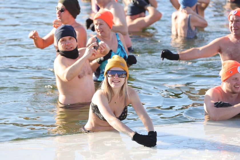 Wrocławskie Morsy świętują Dzień Babci i Dziadk