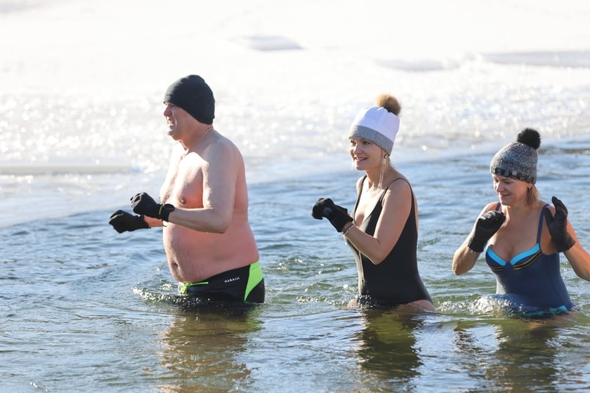 Wrocławskie Morsy świętują Dzień Babci i Dziadk