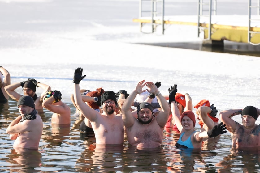 Wrocławskie Morsy świętują Dzień Babci i Dziadk