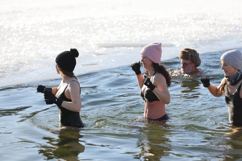 Wrocławskie Morsy świętują Dzień Babci i Dziadk