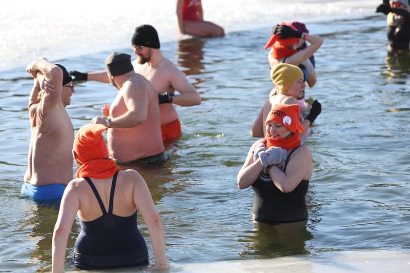 Wrocławskie Morsy świętują Dzień Babci i Dziadk