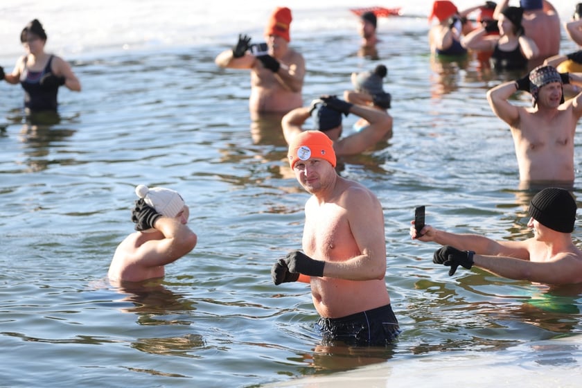 Wrocławskie Morsy świętują Dzień Babci i Dziadk