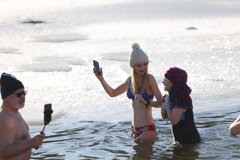 Wrocławskie Morsy świętują Dzień Babci i Dziadk