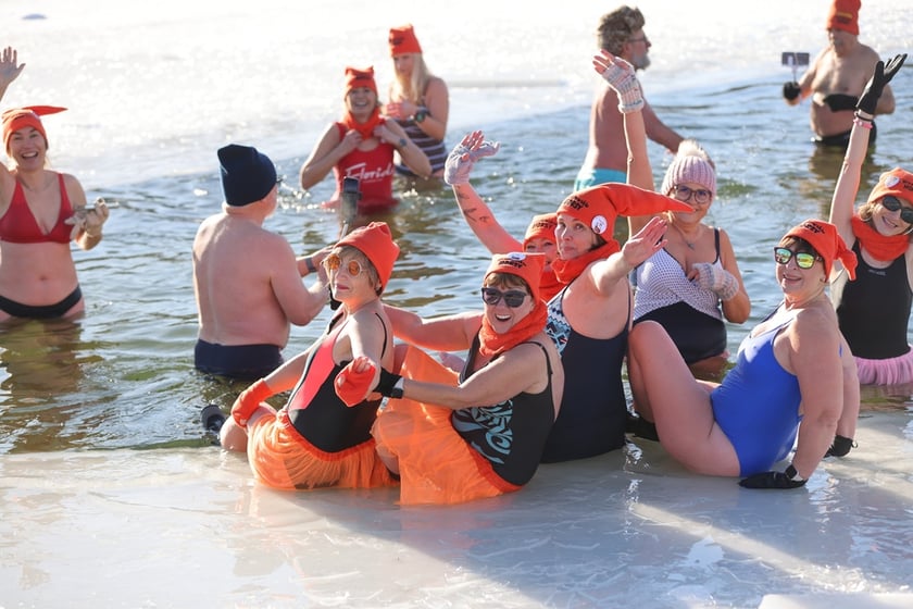 Wrocławskie Morsy świętują Dzień Babci i Dziadk