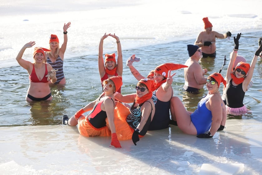 Wrocławskie Morsy świętują Dzień Babci i Dziadk