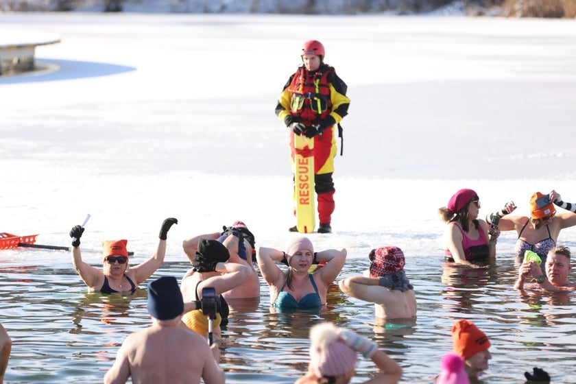 Wrocławskie Morsy świętują Dzień Babci i Dziadk