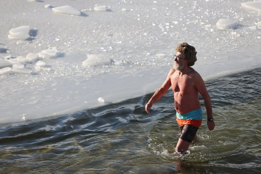 Wrocławskie Morsy świętują Dzień Babci i Dziadk