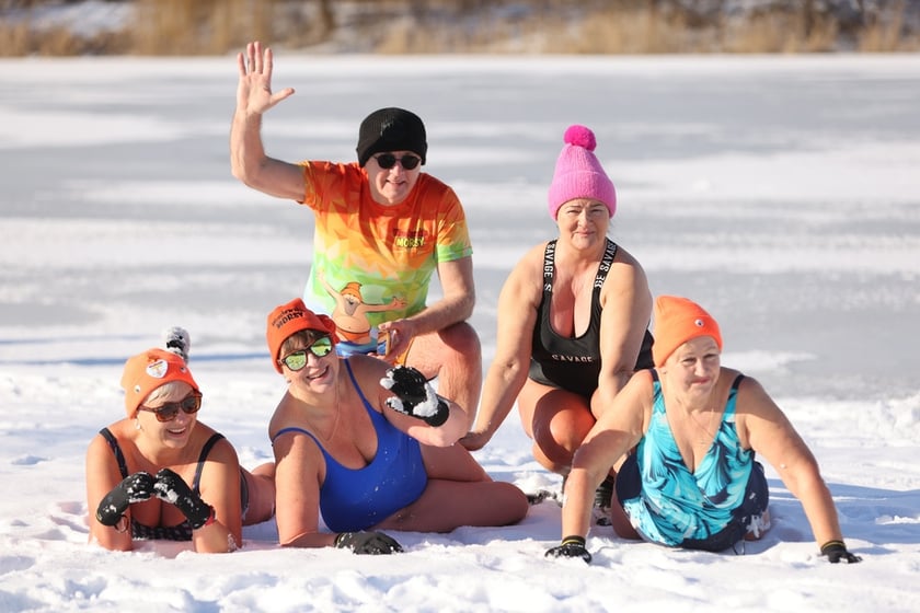 Wrocławskie Morsy świętują Dzień Babci i Dziadk