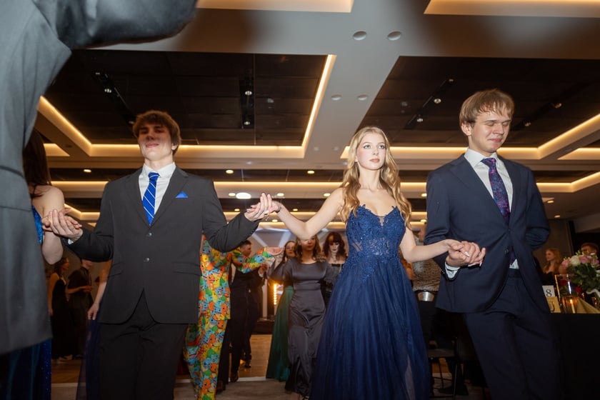 Studni&oacute;wka uczni&oacute;w&nbsp;klas maturalnych XIII LO im. Aleksandra Fredry we Wrocławiu