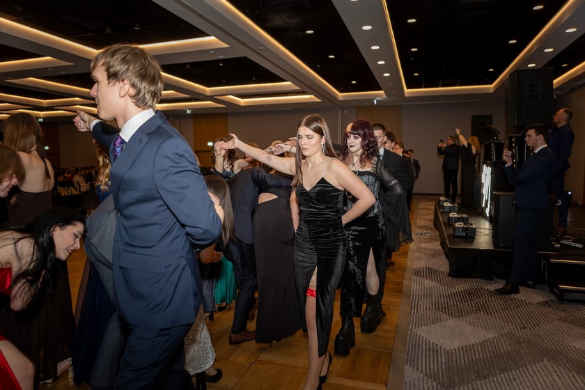 Studni&oacute;wka uczni&oacute;w&nbsp;klas maturalnych XIII LO im. Aleksandra Fredry we Wrocławiu