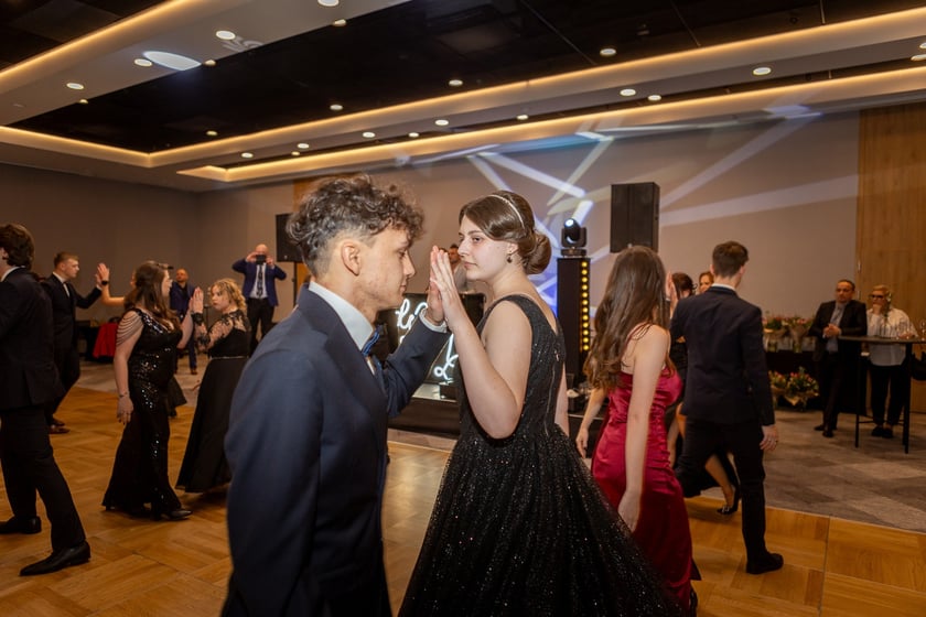 Studni&oacute;wka uczni&oacute;w&nbsp;klas maturalnych XIII LO im. Aleksandra Fredry we Wrocławiu