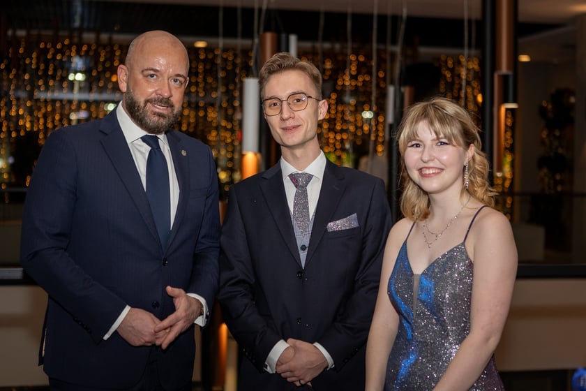 Studni&oacute;wka uczni&oacute;w&nbsp;klas maturalnych XIII LO im. Aleksandra Fredry we Wrocławiu