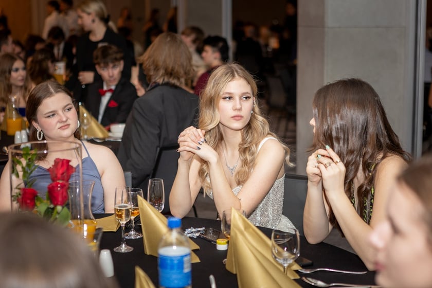 Studni&oacute;wka uczni&oacute;w&nbsp;klas maturalnych XIII LO im. Aleksandra Fredry we Wrocławiu