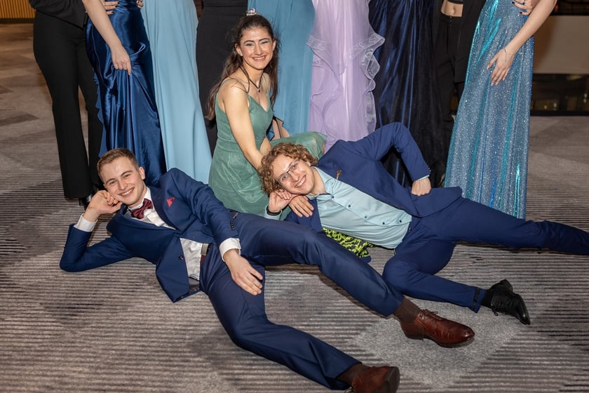 Studni&oacute;wka uczni&oacute;w&nbsp;klas maturalnych XIII LO im. Aleksandra Fredry we Wrocławiu