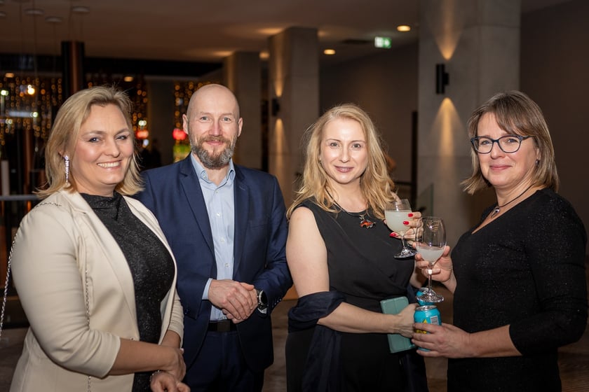 Studni&oacute;wka uczni&oacute;w&nbsp;klas maturalnych XIII LO im. Aleksandra Fredry we Wrocławiu