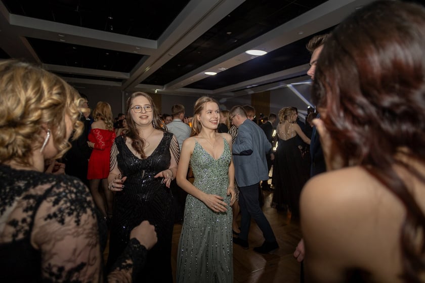 Studni&oacute;wka uczni&oacute;w&nbsp;klas maturalnych XIII LO im. Aleksandra Fredry we Wrocławiu