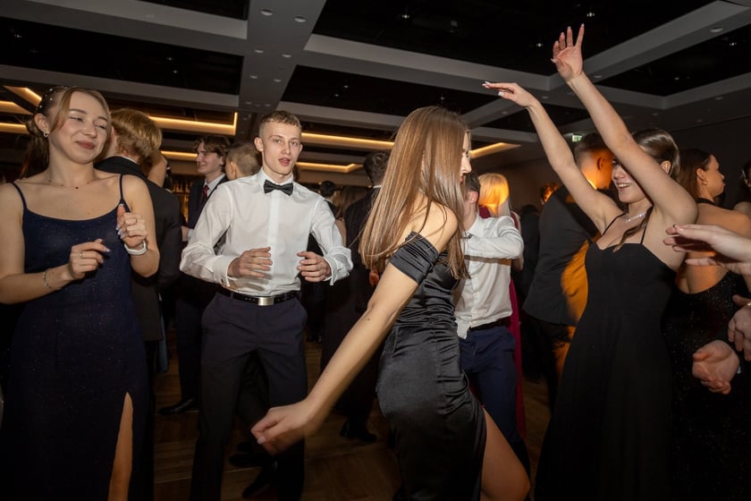 Studni&oacute;wka uczni&oacute;w&nbsp;klas maturalnych XIII LO im. Aleksandra Fredry we Wrocławiu