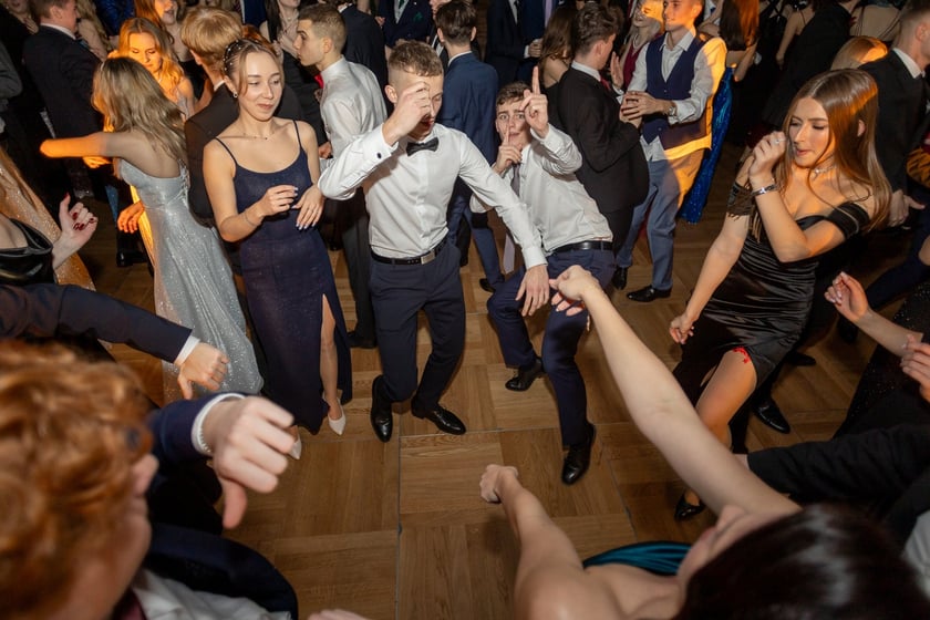 Studni&oacute;wka uczni&oacute;w&nbsp;klas maturalnych XIII LO im. Aleksandra Fredry we Wrocławiu