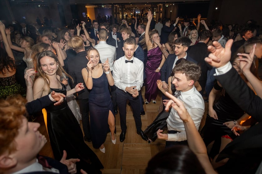 Studni&oacute;wka uczni&oacute;w&nbsp;klas maturalnych XIII LO im. Aleksandra Fredry we Wrocławiu