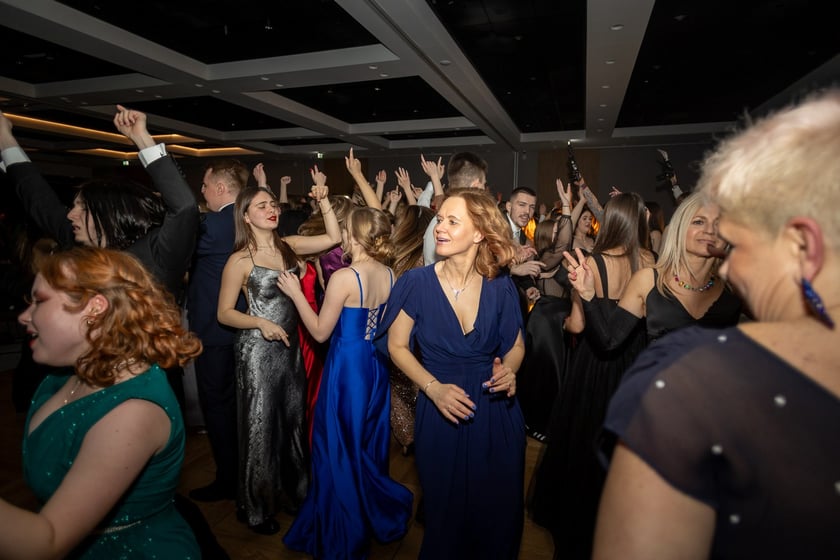 Studni&oacute;wka uczni&oacute;w&nbsp;klas maturalnych XIII LO im. Aleksandra Fredry we Wrocławiu