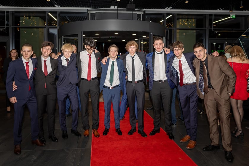 Studni&oacute;wka uczni&oacute;w&nbsp;klas maturalnych XIII LO im. Aleksandra Fredry we Wrocławiu