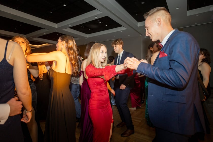 Studni&oacute;wka uczni&oacute;w&nbsp;klas maturalnych XIII LO im. Aleksandra Fredry we Wrocławiu