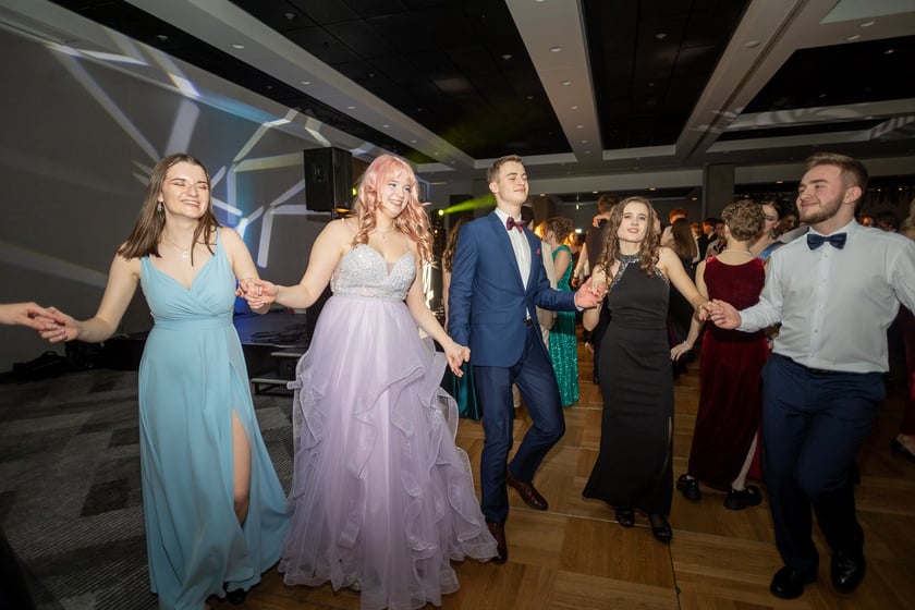 Studni&oacute;wka uczni&oacute;w&nbsp;klas maturalnych XIII LO im. Aleksandra Fredry we Wrocławiu