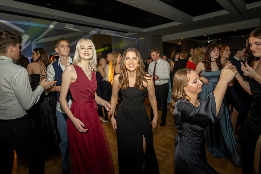 Studni&oacute;wka uczni&oacute;w&nbsp;klas maturalnych XIII LO im. Aleksandra Fredry we Wrocławiu