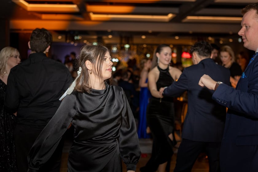 Studni&oacute;wka uczni&oacute;w&nbsp;klas maturalnych XIII LO im. Aleksandra Fredry we Wrocławiu