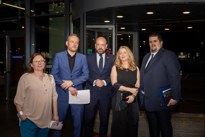 Studni&oacute;wka uczni&oacute;w&nbsp;klas maturalnych XIII LO im. Aleksandra Fredry we Wrocławiu