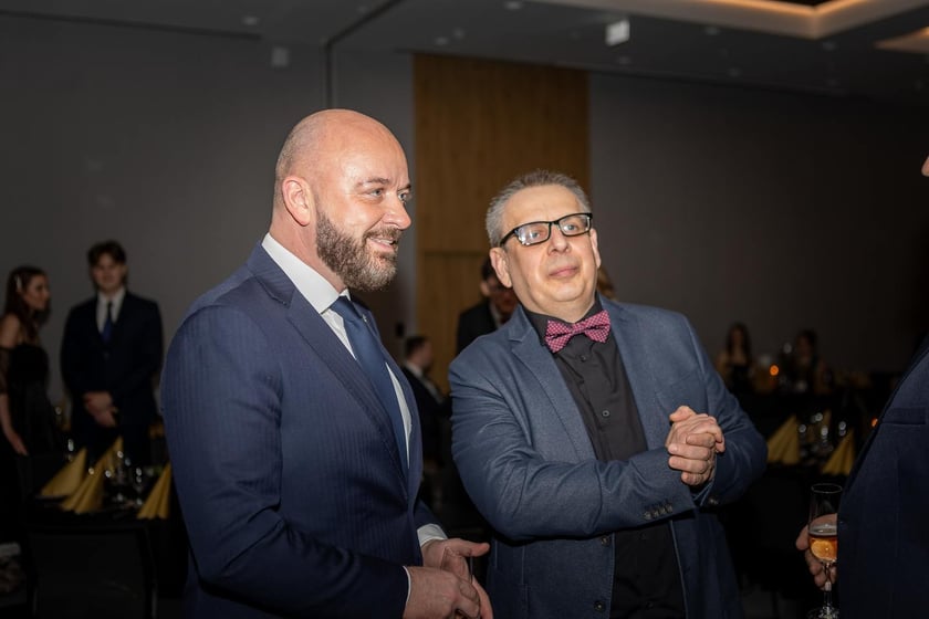 Studni&oacute;wka uczni&oacute;w&nbsp;klas maturalnych XIII LO im. Aleksandra Fredry we Wrocławiu