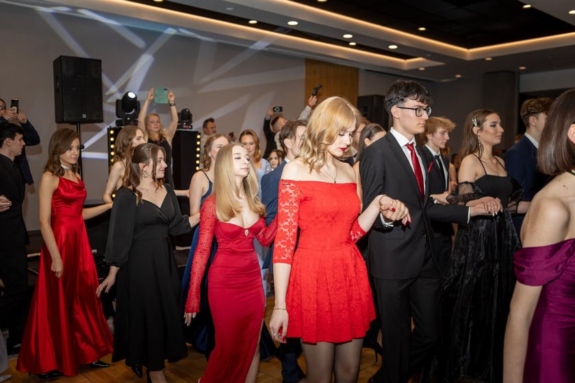 Studni&oacute;wka uczni&oacute;w&nbsp;klas maturalnych XIII LO im. Aleksandra Fredry we Wrocławiu