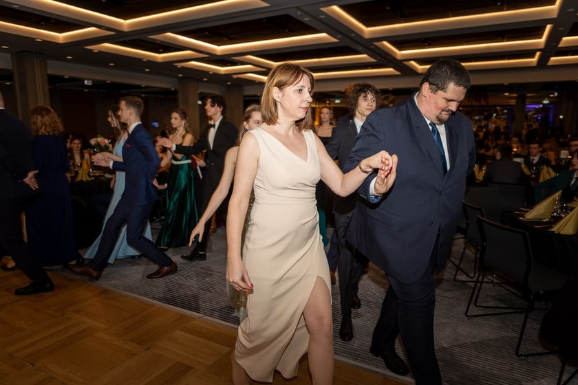 Studni&oacute;wka uczni&oacute;w&nbsp;klas maturalnych XIII LO im. Aleksandra Fredry we Wrocławiu