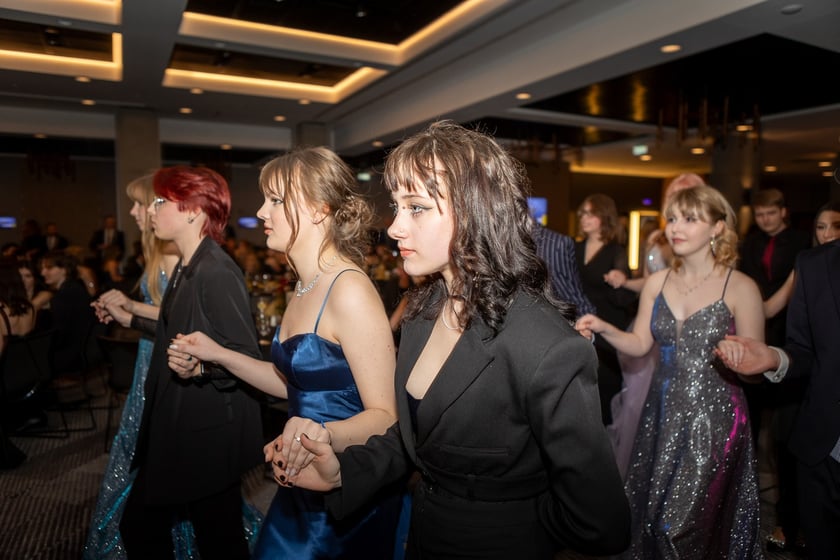 Studni&oacute;wka uczni&oacute;w&nbsp;klas maturalnych XIII LO im. Aleksandra Fredry we Wrocławiu