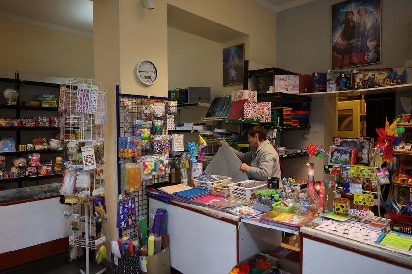 Sklep papierniczy „EMA” przy ul. Słowiczej we Wrocławiu