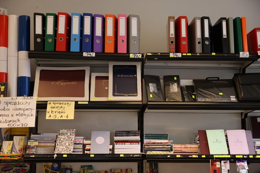 Sklep papierniczy „EMA” przy ul. Słowiczej we Wrocławiu