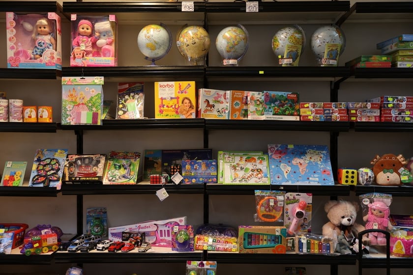 Sklep papierniczy „EMA” przy ul. Słowiczej we Wrocławiu