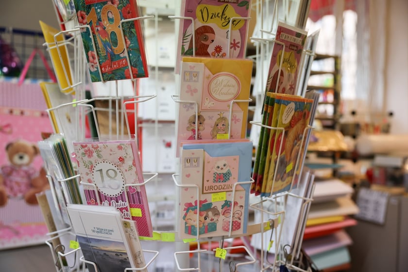 Sklep papierniczy „EMA” przy ul. Słowiczej we Wrocławiu