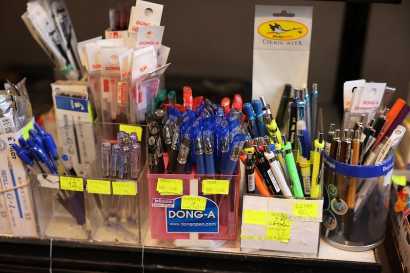 Sklep papierniczy „EMA” przy ul. Słowiczej we Wrocławiu