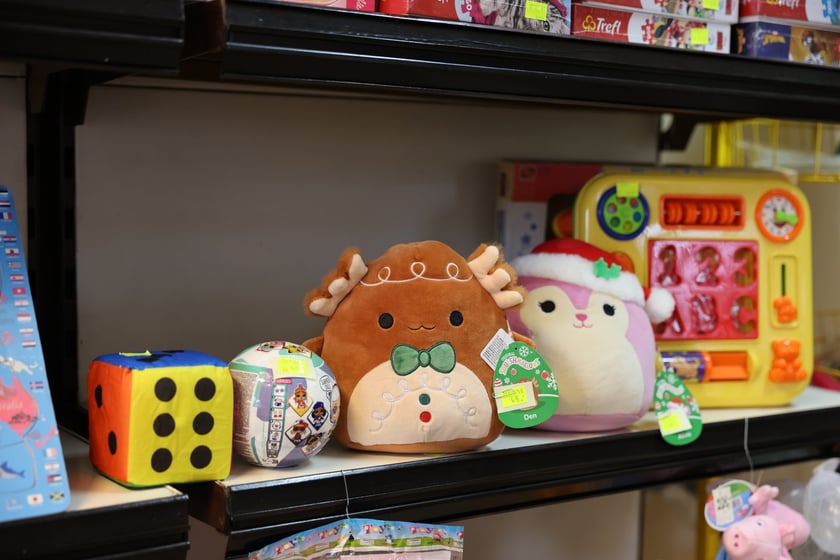 Sklep papierniczy „EMA” przy ul. Słowiczej we Wrocławiu