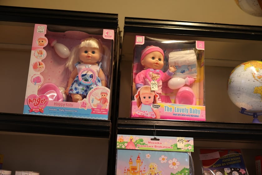 Sklep papierniczy „EMA” przy ul. Słowiczej we Wrocławiu