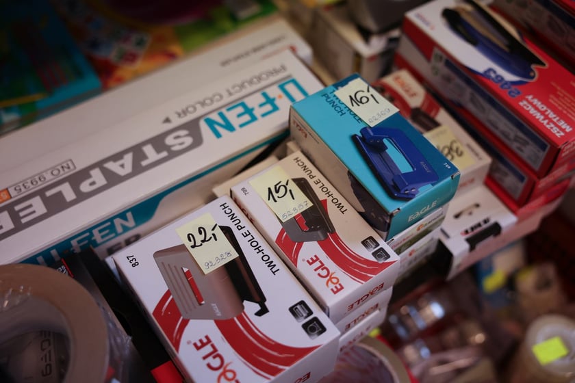 Sklep papierniczy „EMA” przy ul. Słowiczej we Wrocławiu