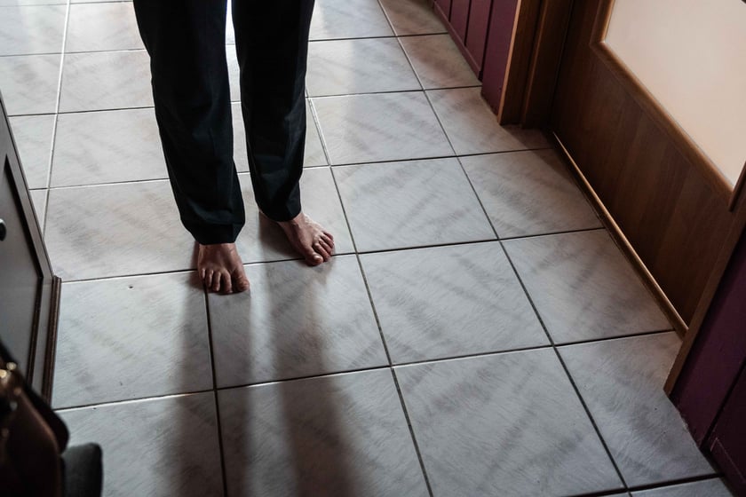 Ciepłe podłogi w Trzonolinowcu pozwalają chodzić boso po podłodze nawet w zimie