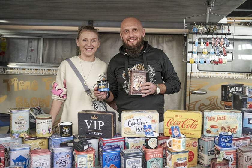 Kustomhead 2024 w Hali Stulecia - zabytkowe amerykańskie pojazdy we Wrocławiu